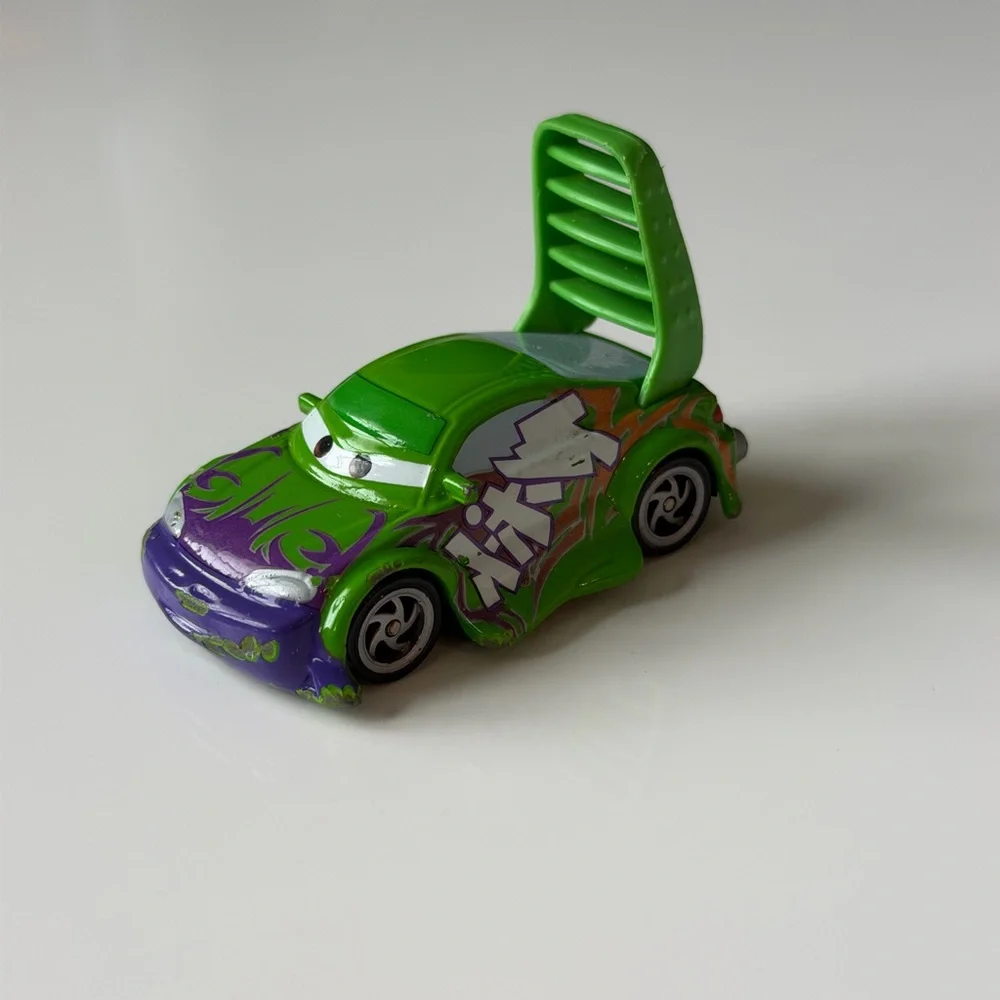 Mix Cars Toys Lot - Tillamook VW Bus Hot Wheels (3)- 16